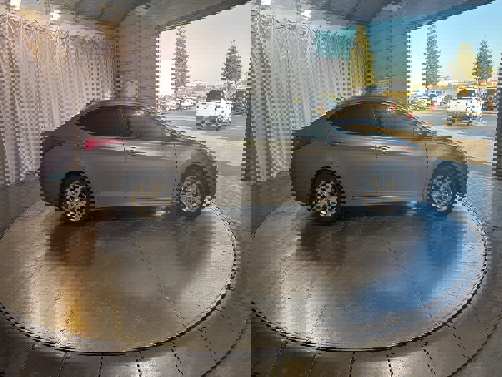 Used 2013 Hyundai Elantra GLS w/ Preferred Pkg image 4