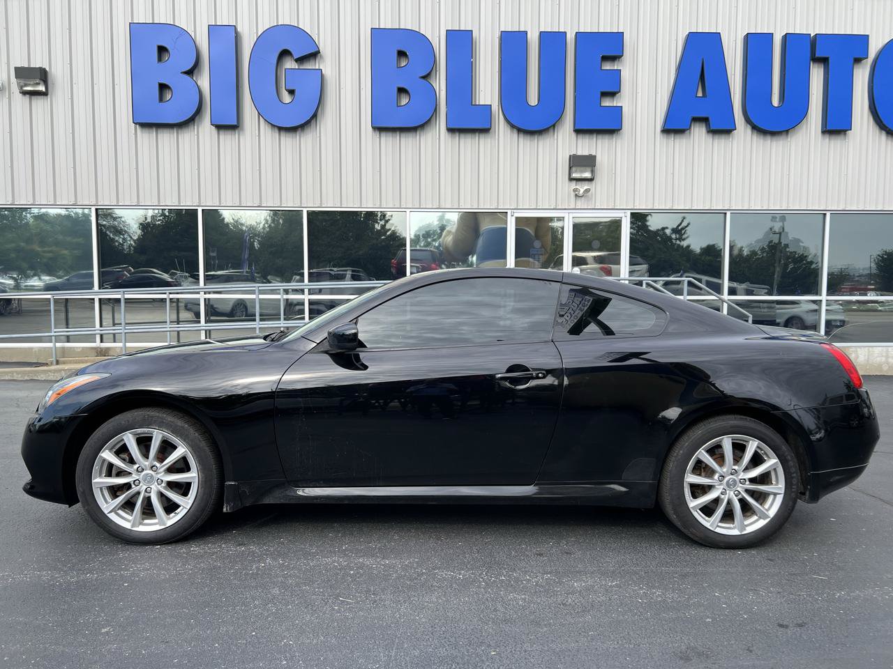 Used 2012 INFINITI G37 x Coupe w/ Premium Pkg AWD/4WD image 2