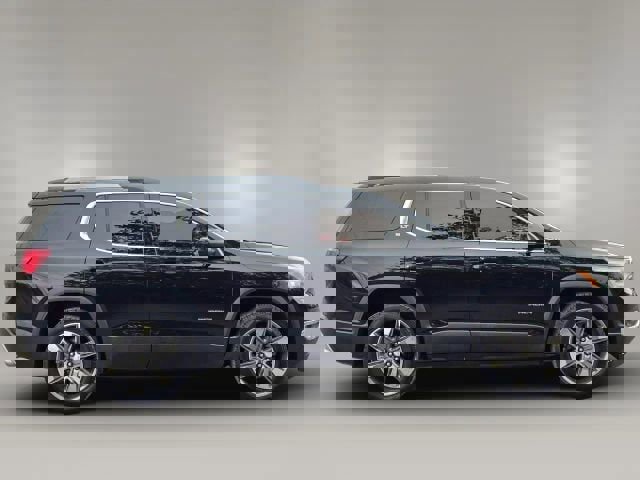 Used 2019 GMC Acadia SLT w/ LPO, Floor Liner Package image 4