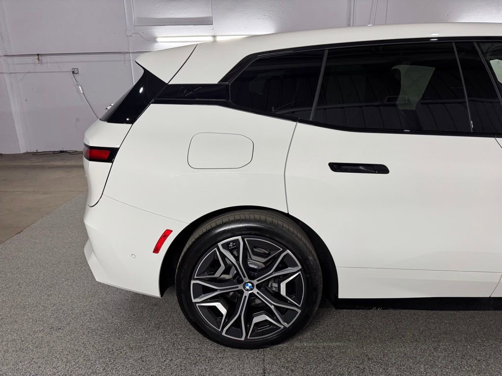Used 2026 BMW iX xDrive45 AWD/4WD image 6