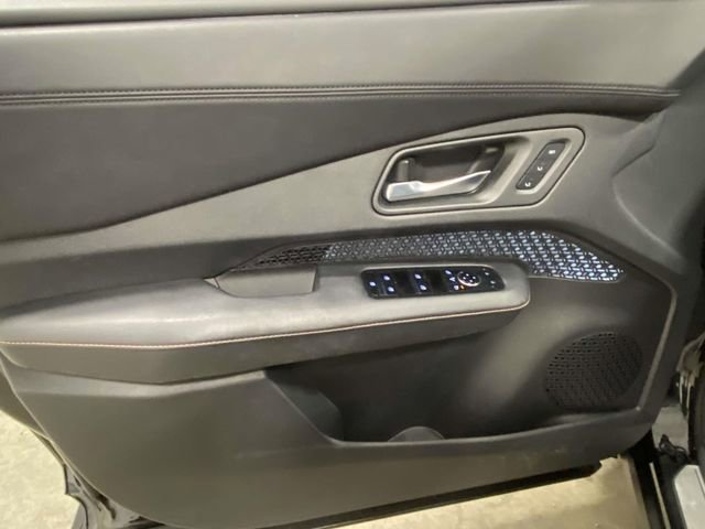 Used 2023 Nissan Ariya FWD image 13