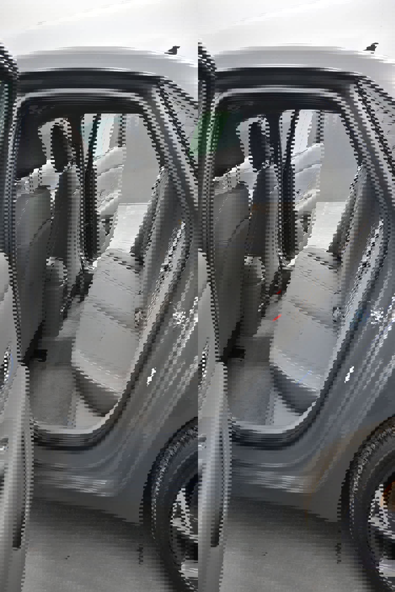 Certified 2025 Hyundai Elantra Sport image 15