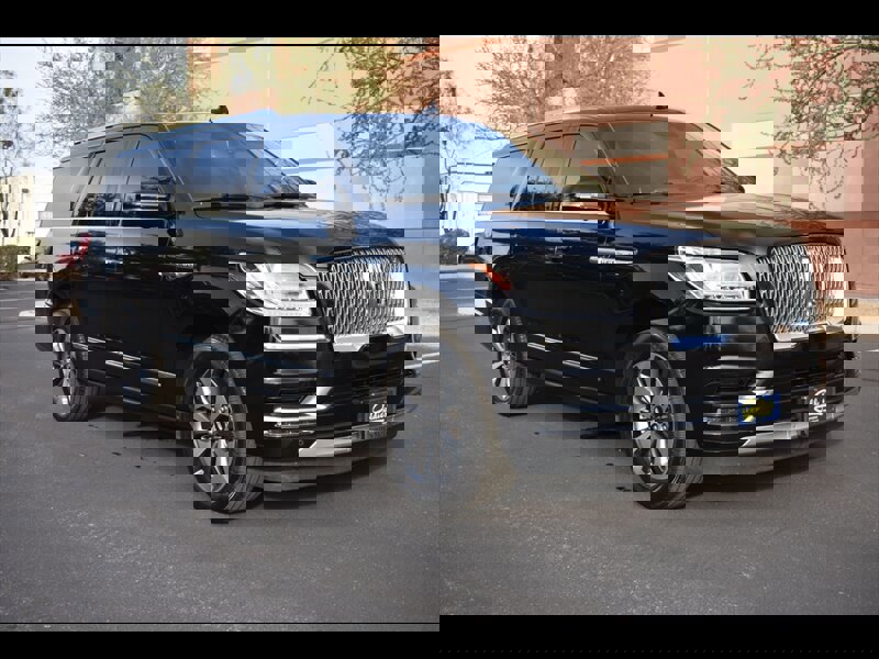 Used 2018 Lincoln Navigator L Select image 2