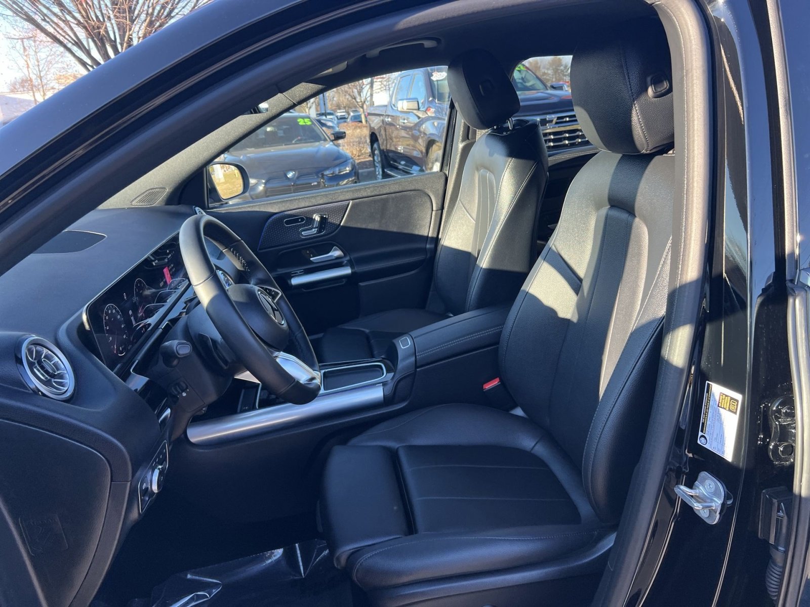 Used 2025 Mercedes-Benz GLA 250 4MATIC image 13