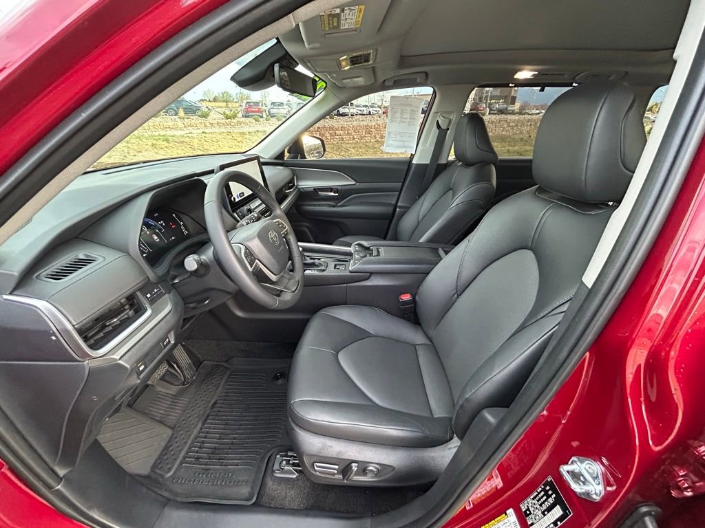 Used 2026 Toyota Grand Highlander XLE image 13