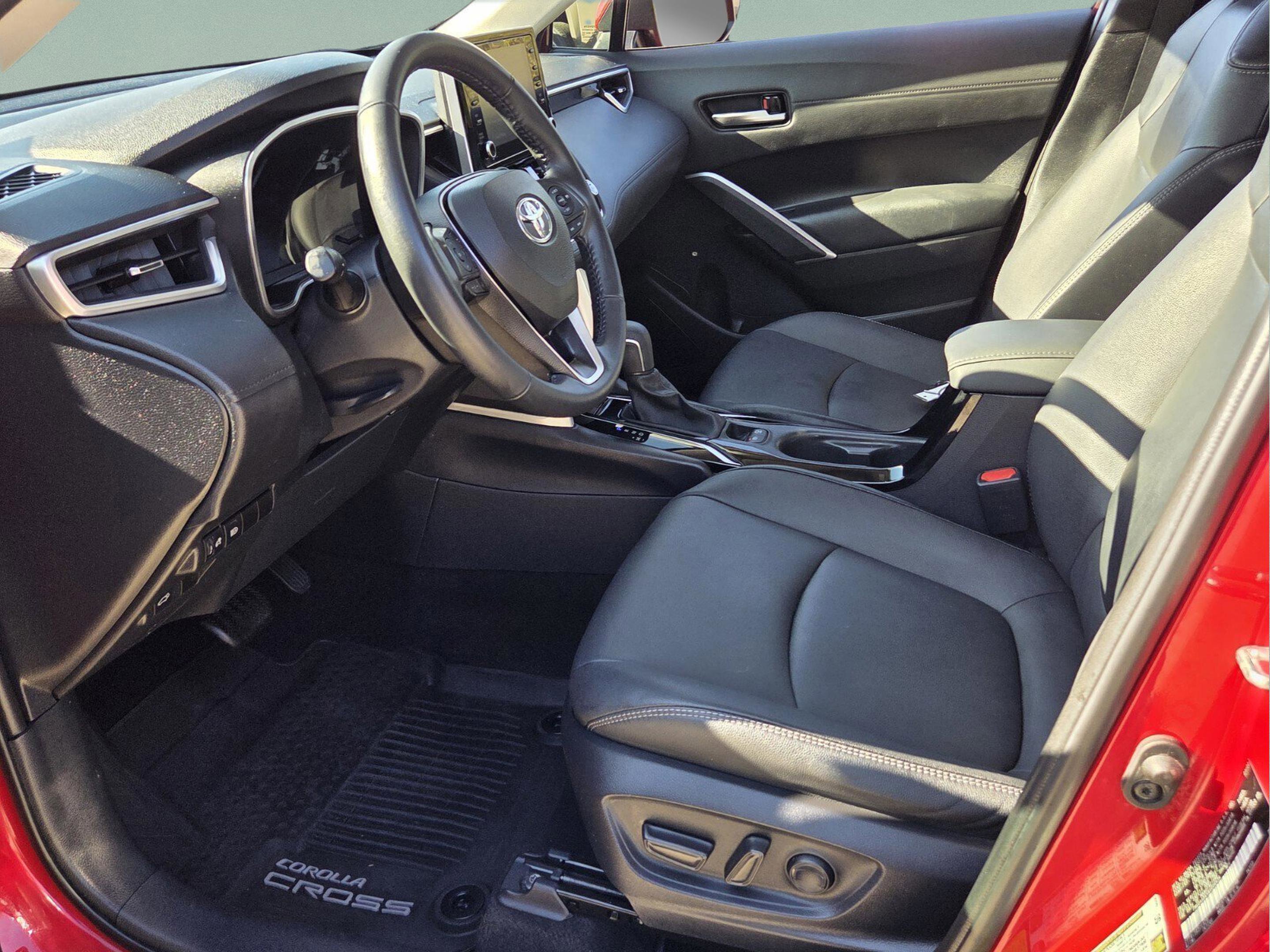 Used 2022 Toyota Corolla Cross XLE w/ Convenience Package AWD/4WD image 26