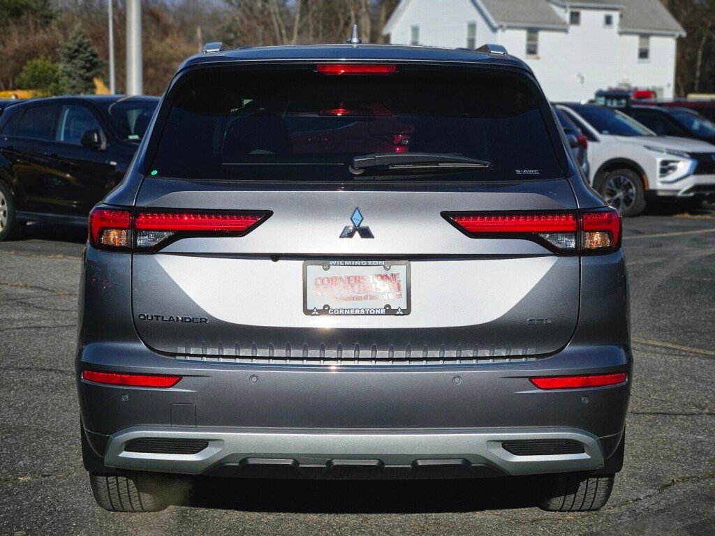 Used 2023 Mitsubishi Outlander SEL image 4