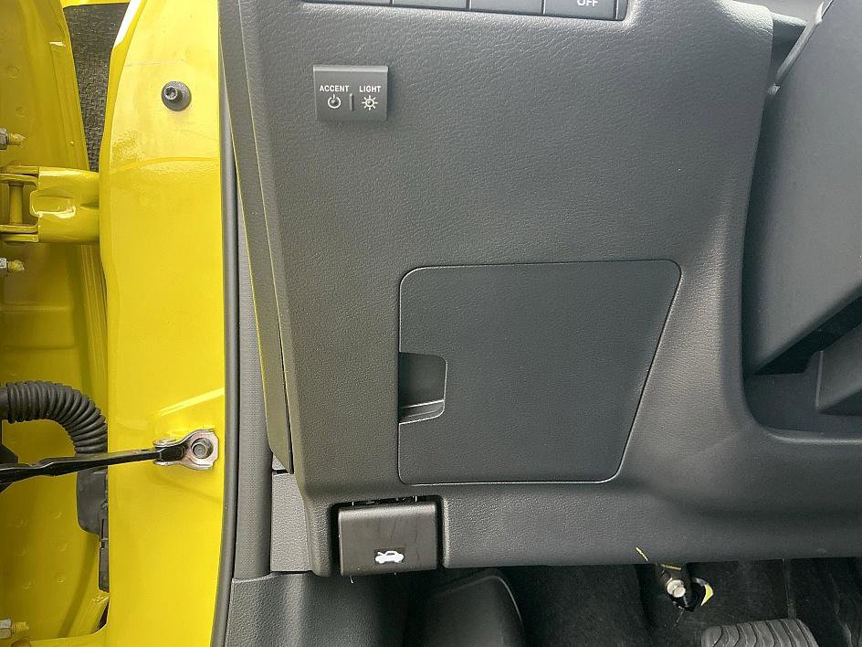 Used 2025 Nissan Kicks SR w/ SR Premium Package image 14