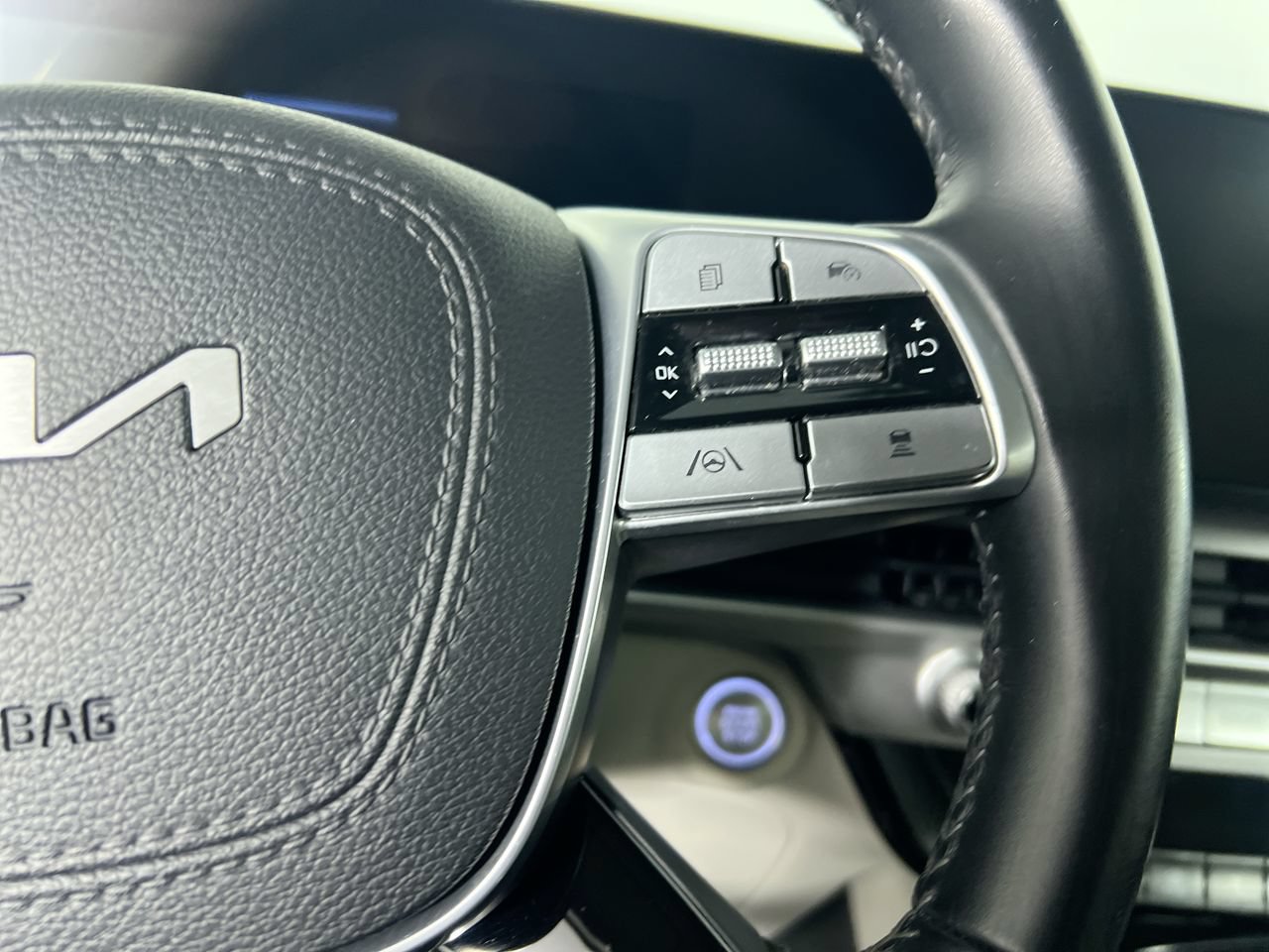 Used 2024 Kia Telluride S w/ S Sunroof Package FWD image 17