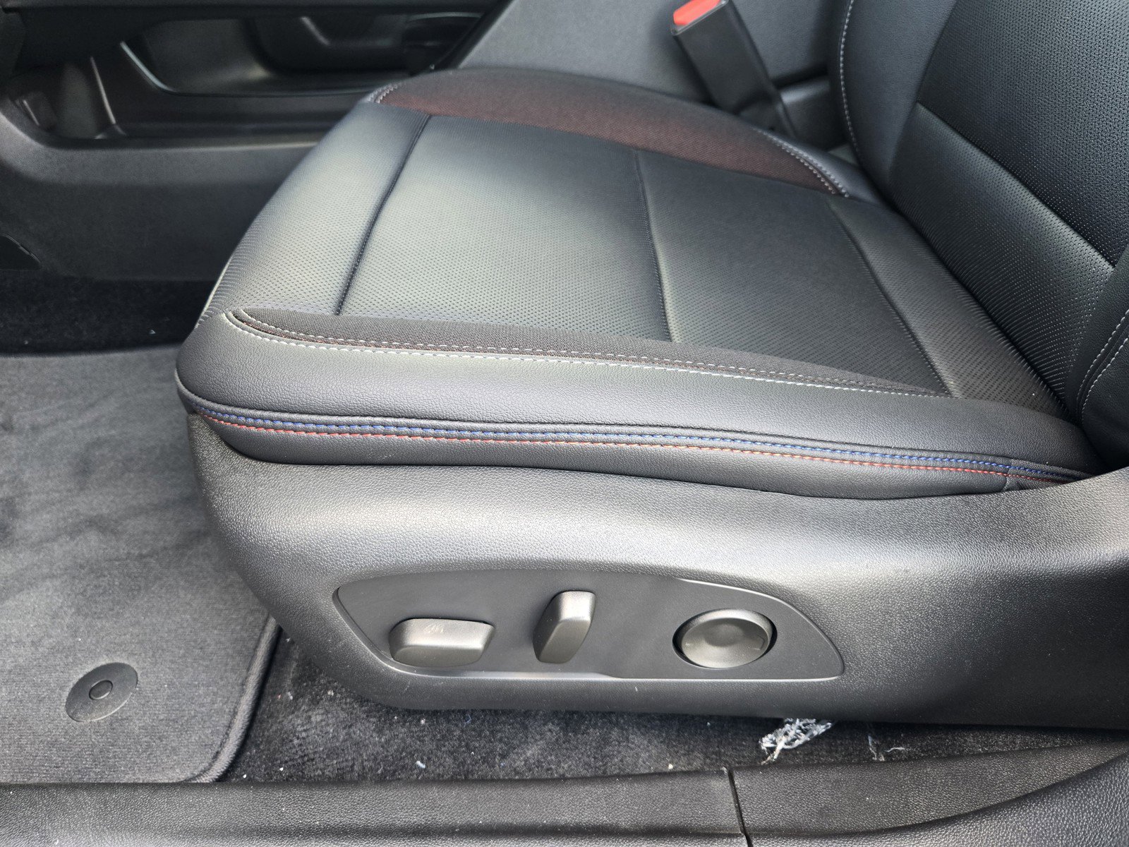 New 2025 Chevrolet Equinox EV RS w/ Convenience Package II AWD/4WD image 18