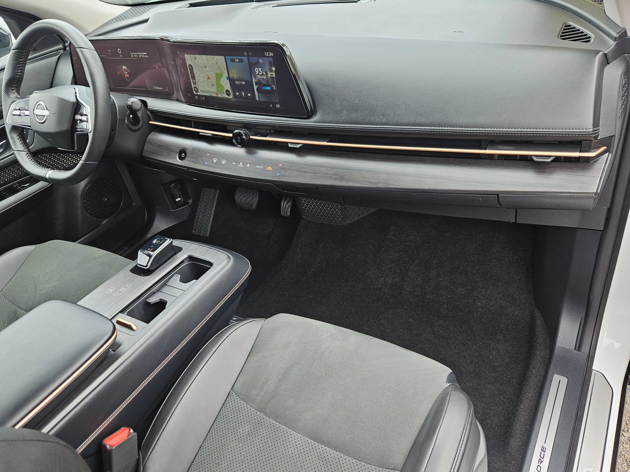 Used 2023 Nissan Ariya AWD image 30