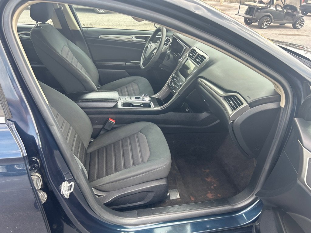 Used 2020 Ford Fusion SE image 12