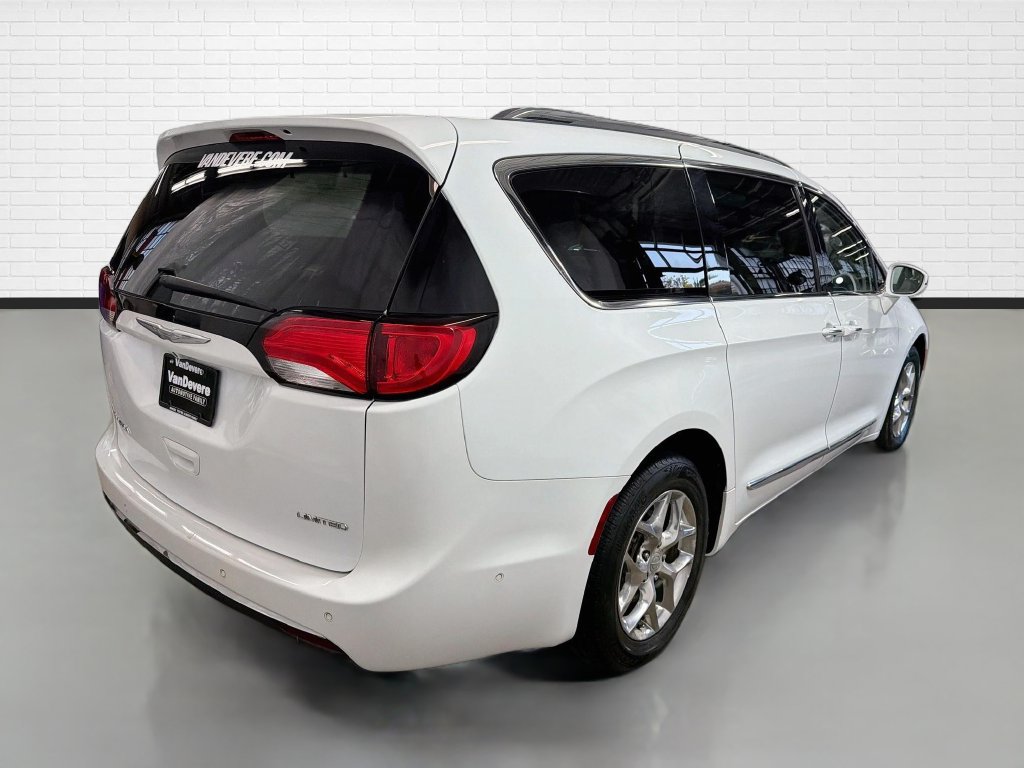 Used 2017 Chrysler Pacifica Limited w/ UConnect Theater Package FWD image 9