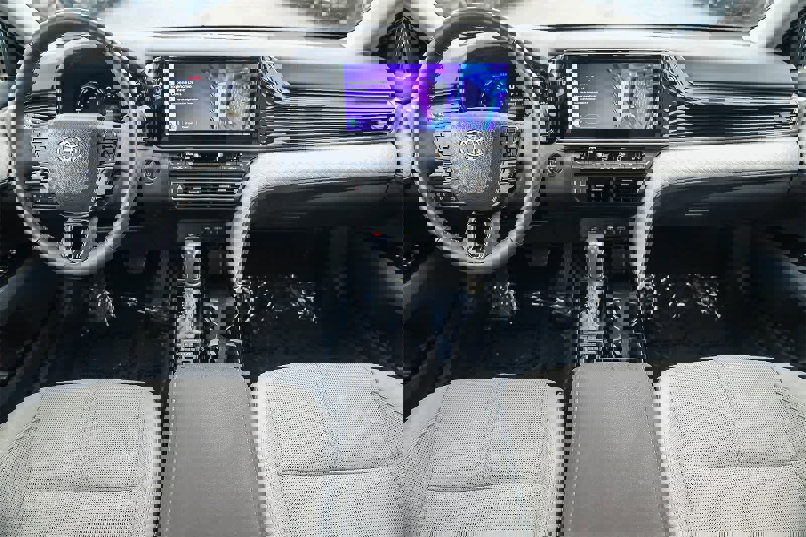 Used 2025 Toyota Camry XLE image 8