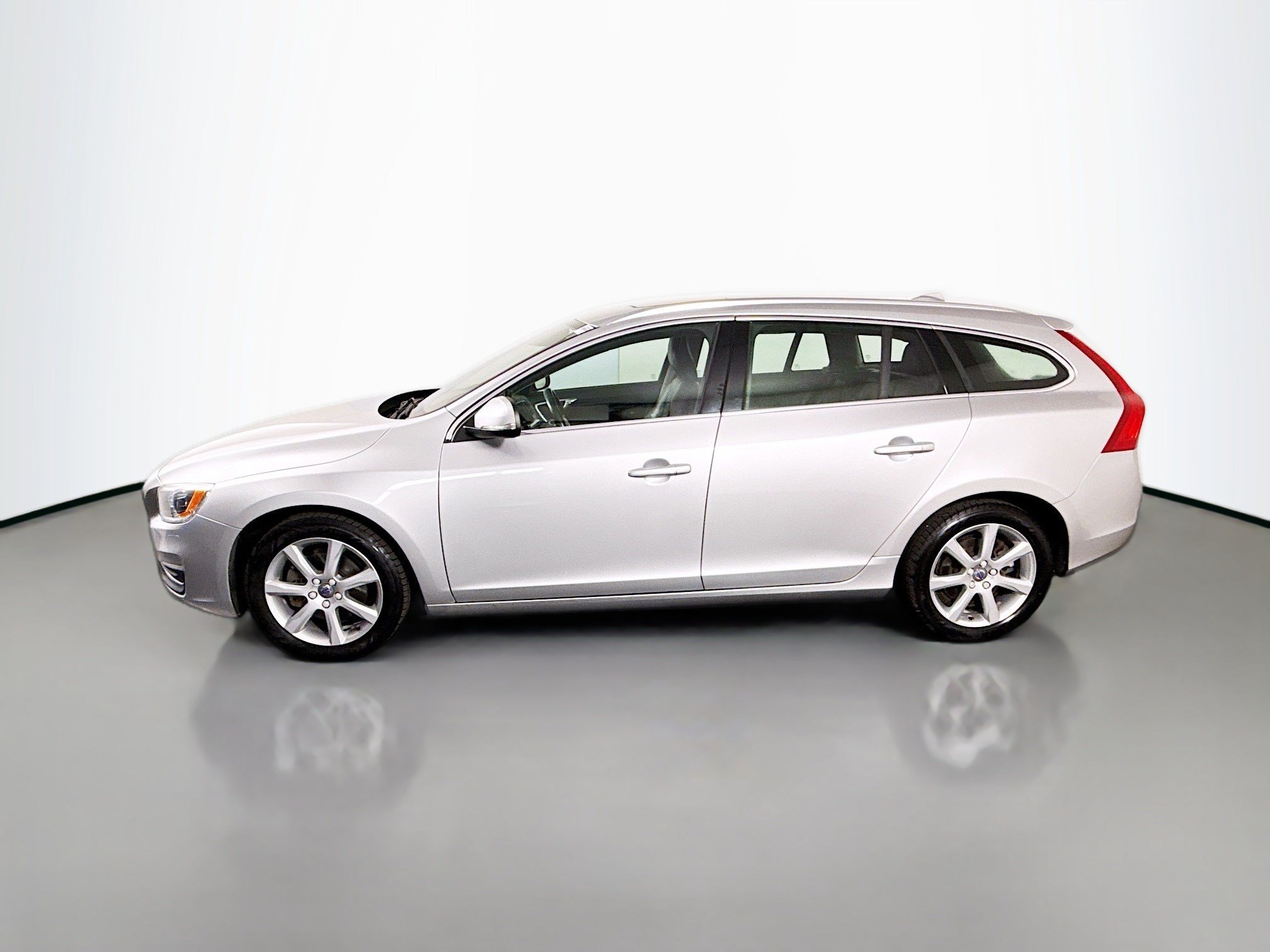 Used 2016 Volvo V60 T5 Platinum w/ Climate Package FWD image 6