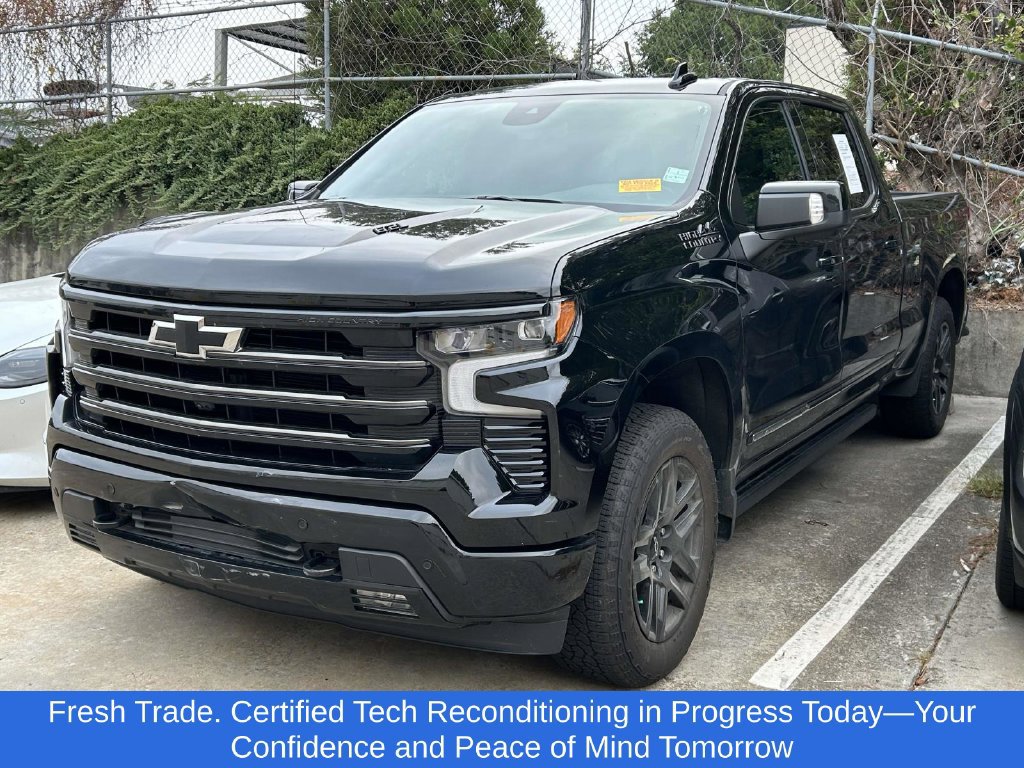 Used 2025 Chevrolet Silverado 1500 High Country w/ Midnight Edition AWD/4WD image 3