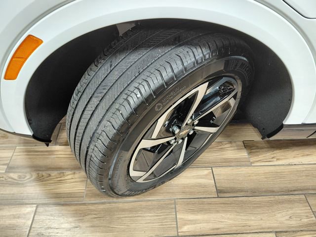 Used 2025 Chevrolet Equinox EV LT w/ Convenience Package image 32