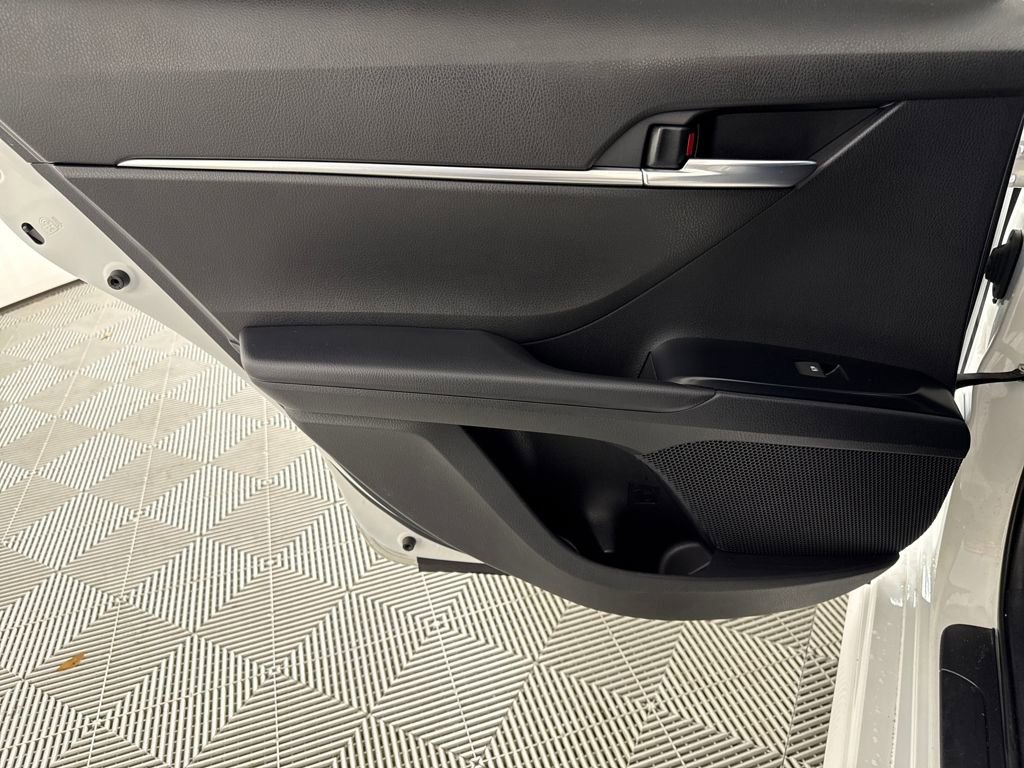 Used 2020 Toyota Camry SE w/ Carpet Mat Package image 12