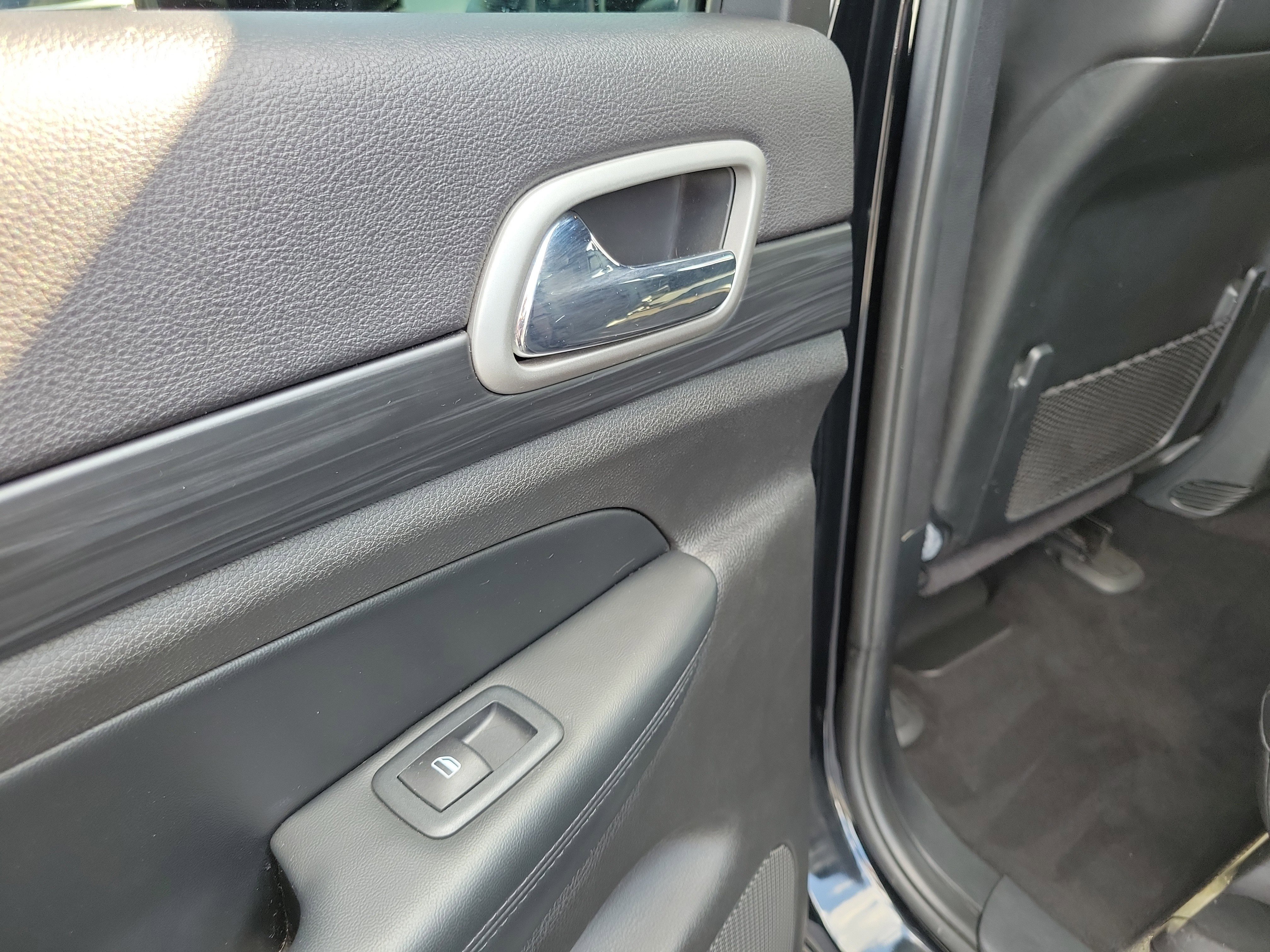 Used 2020 Jeep Grand Cherokee Altitude image 13