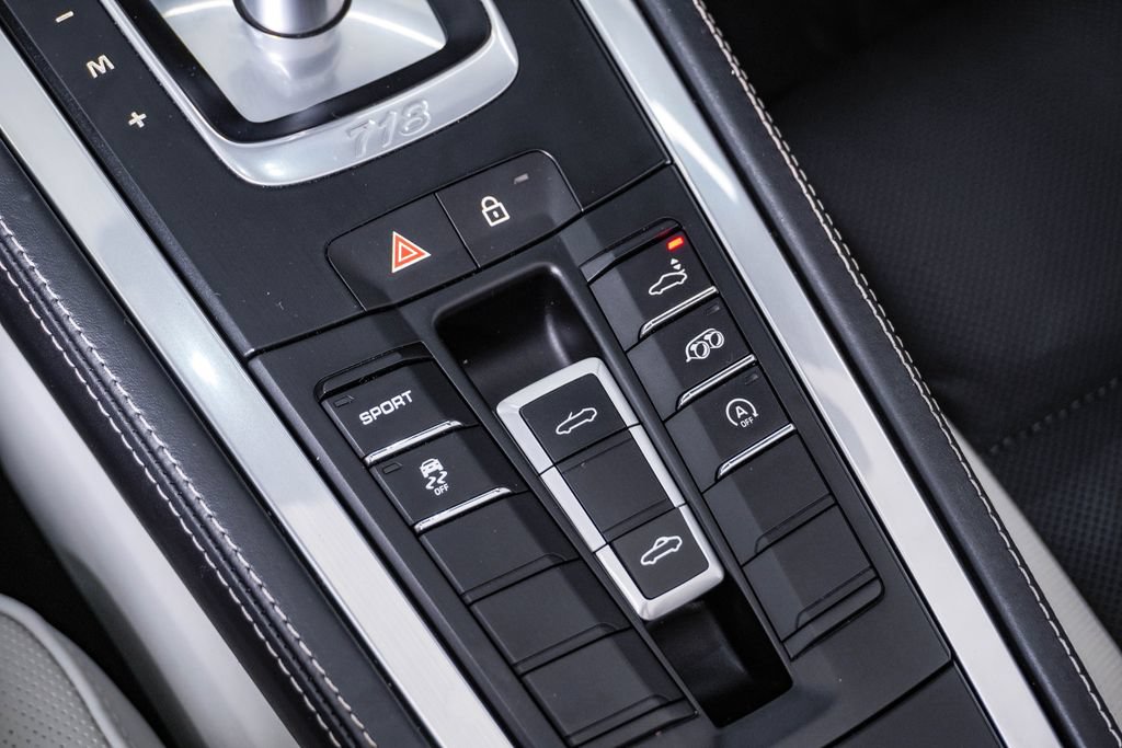 Used 2024 Porsche 718 Boxster RWD image 31