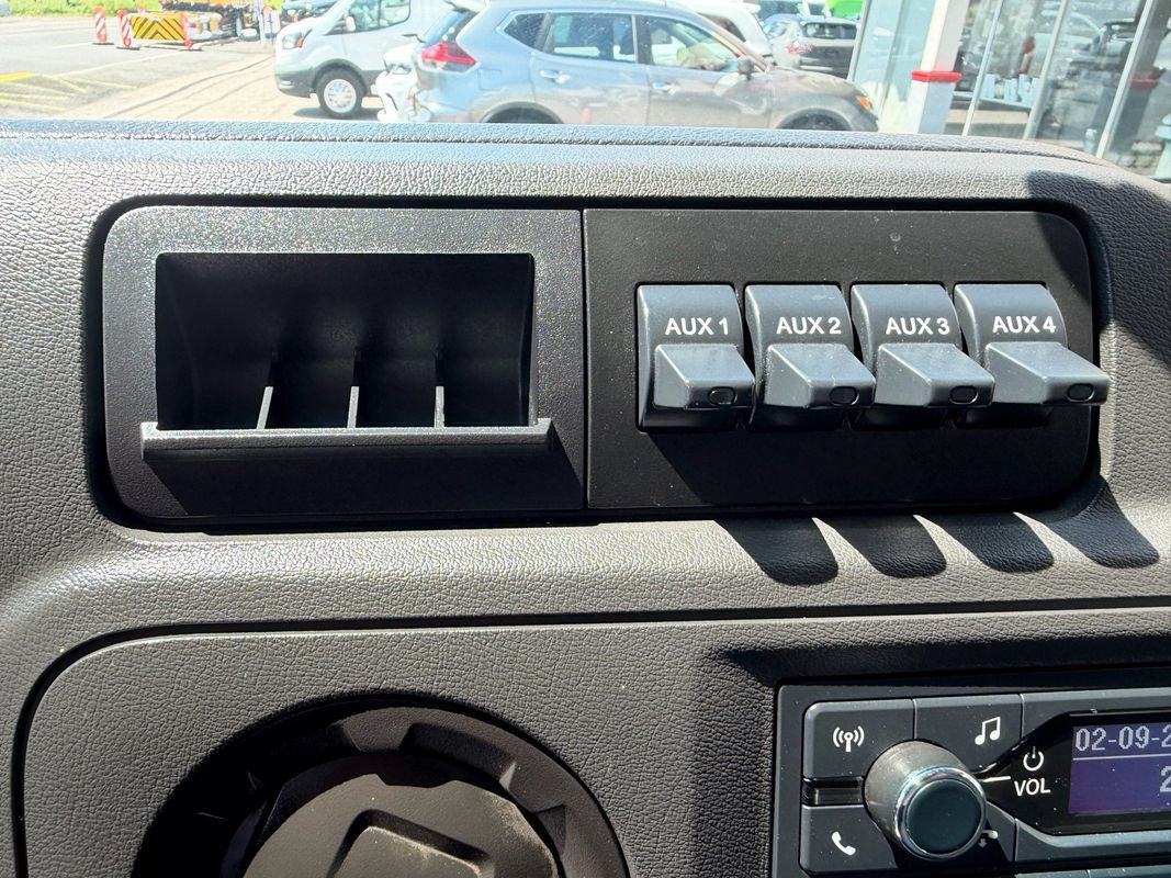 Used 2024 Ford E-450 and Econoline 450 Super Duty w/ Power Windows & Locks Group RWD image 19