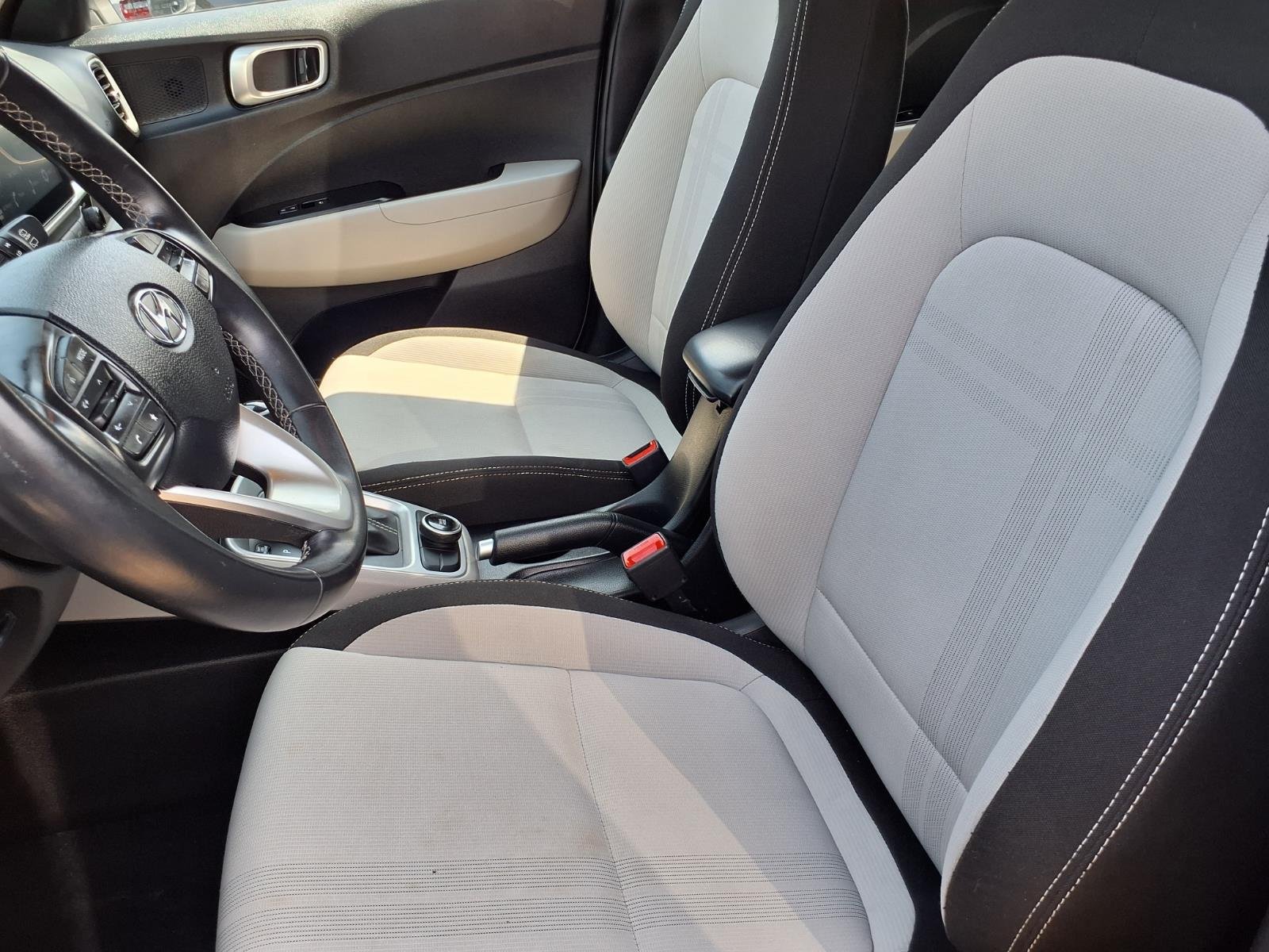 Used 2025 Hyundai Venue SEL FWD image 3