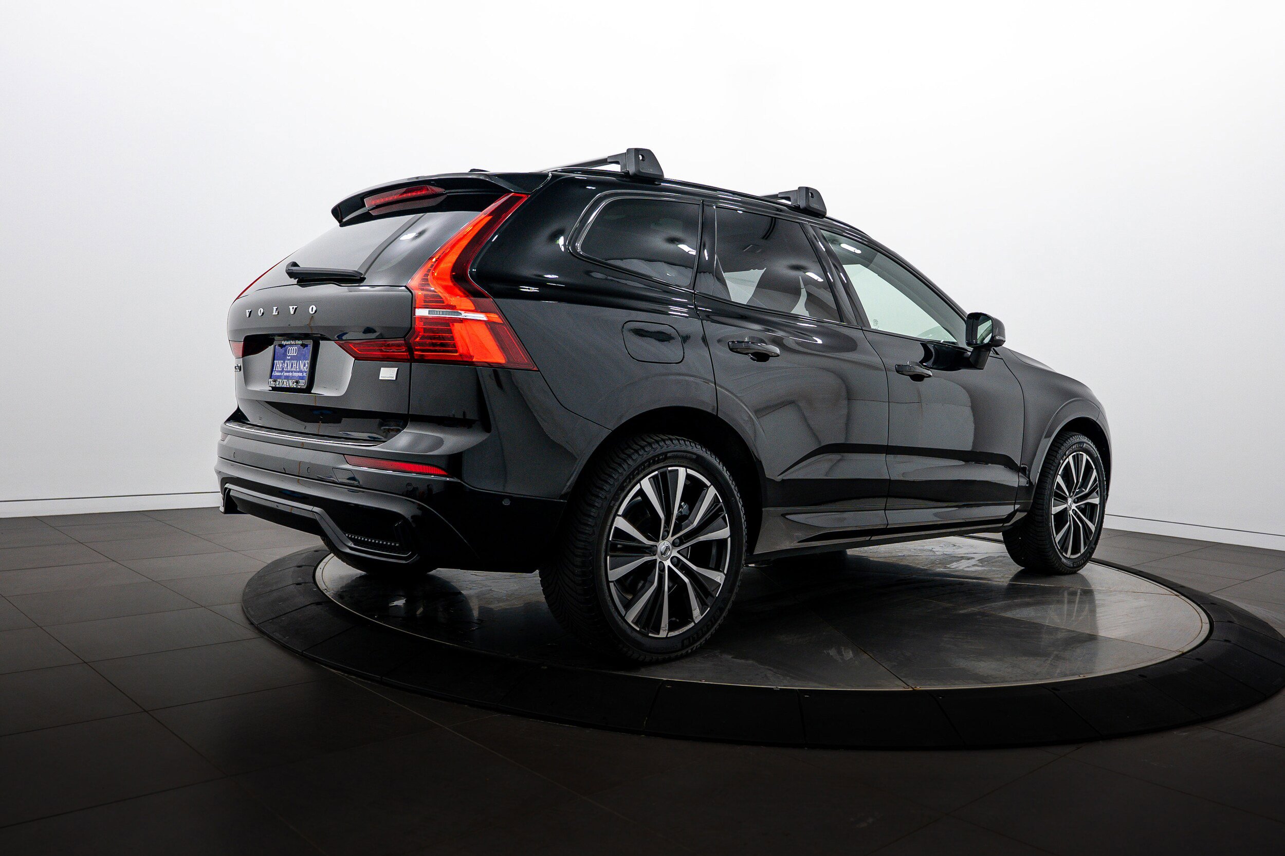 Used 2023 Volvo XC60 T8 Ultimate w/ Protection Package Premier AWD/4WD image 4