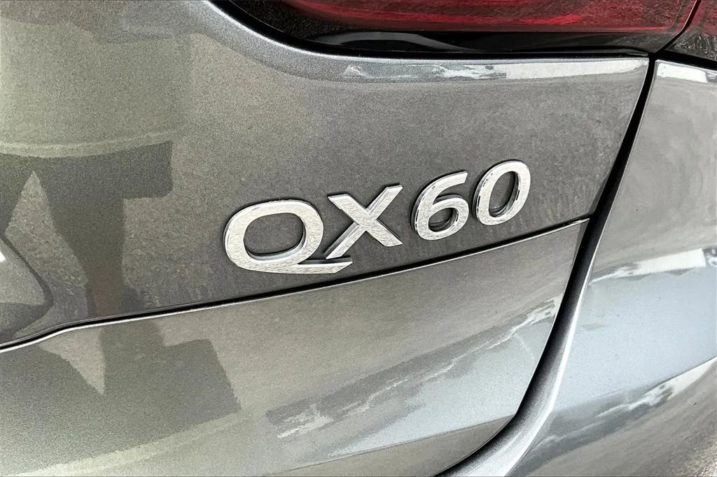 Used 2019 INFINITI QX60 Luxe w/ Essential Package image 8