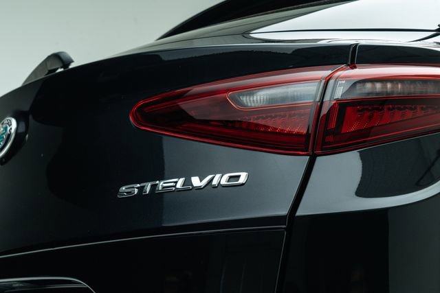 Used 2022 Alfa Romeo Stelvio Ti image 15