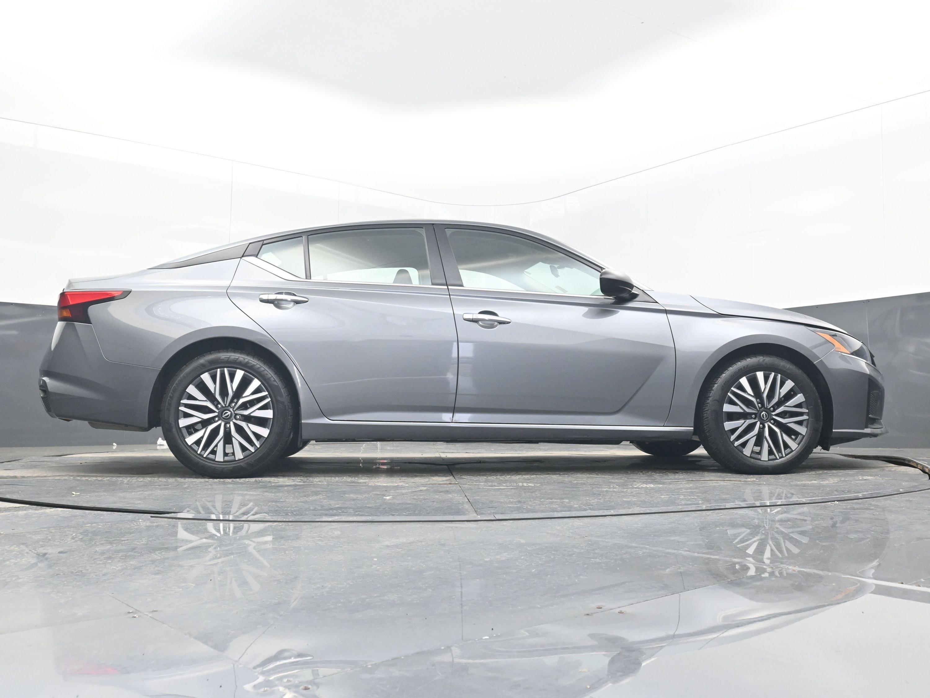 Used 2024 Nissan Altima 2.5 SV image 27