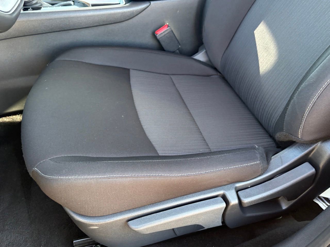 Certified 2025 Nissan Sentra SV FWD image 31