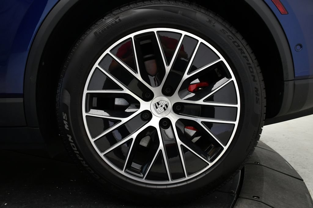 Certified 2025 Porsche Macan 4S Electric AWD/4WD image 17