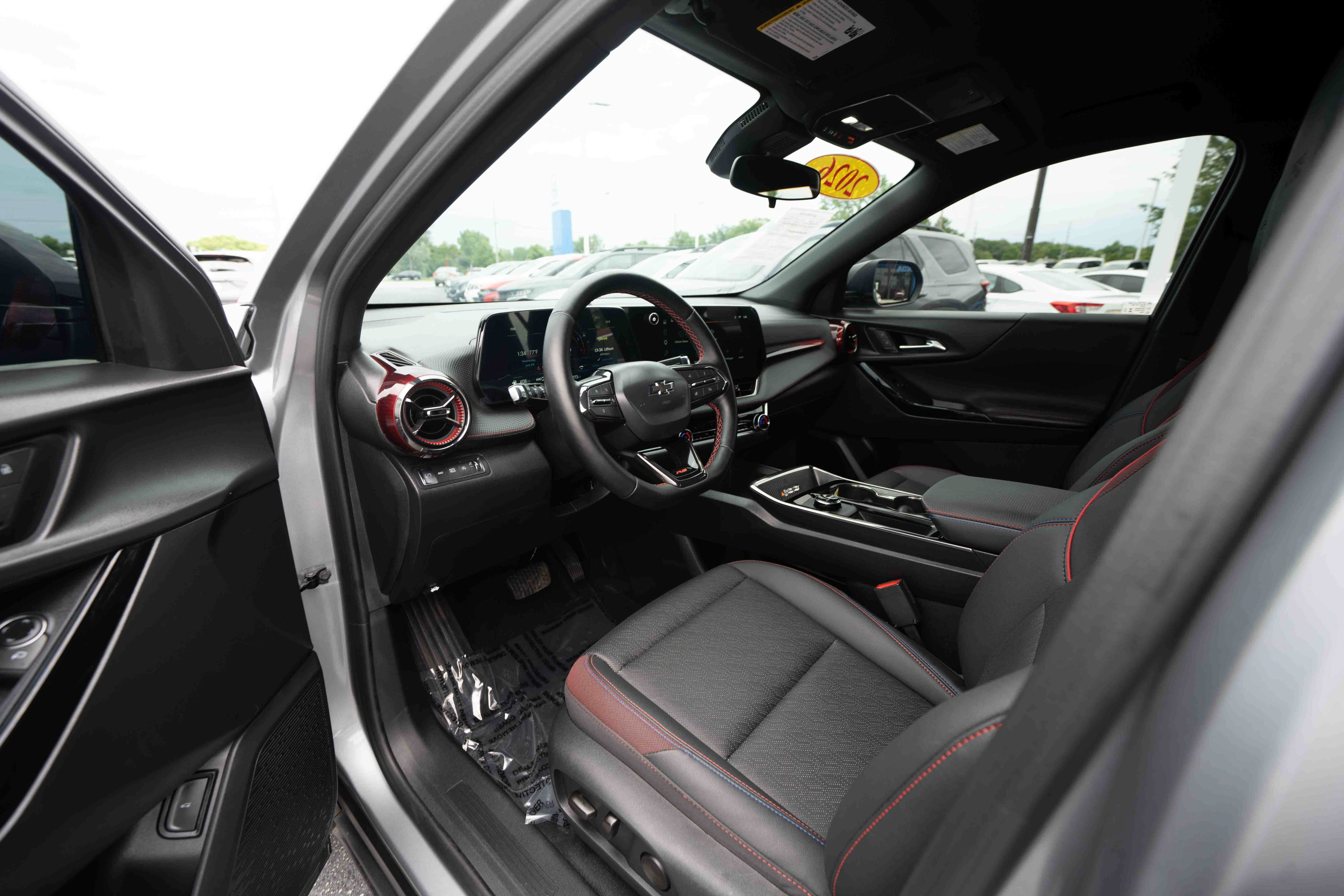 Used 2026 Chevrolet Equinox RS w/ LPO, Floor Liner Package AWD/4WD image 8