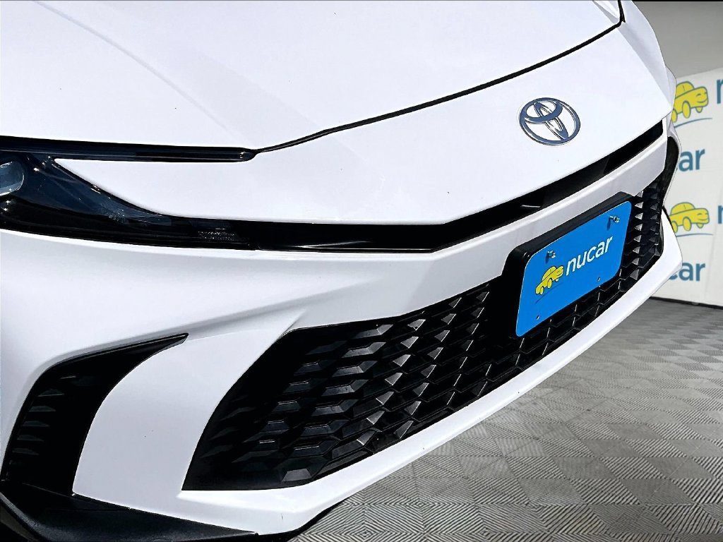 Used 2025 Toyota Camry SE FWD image 32