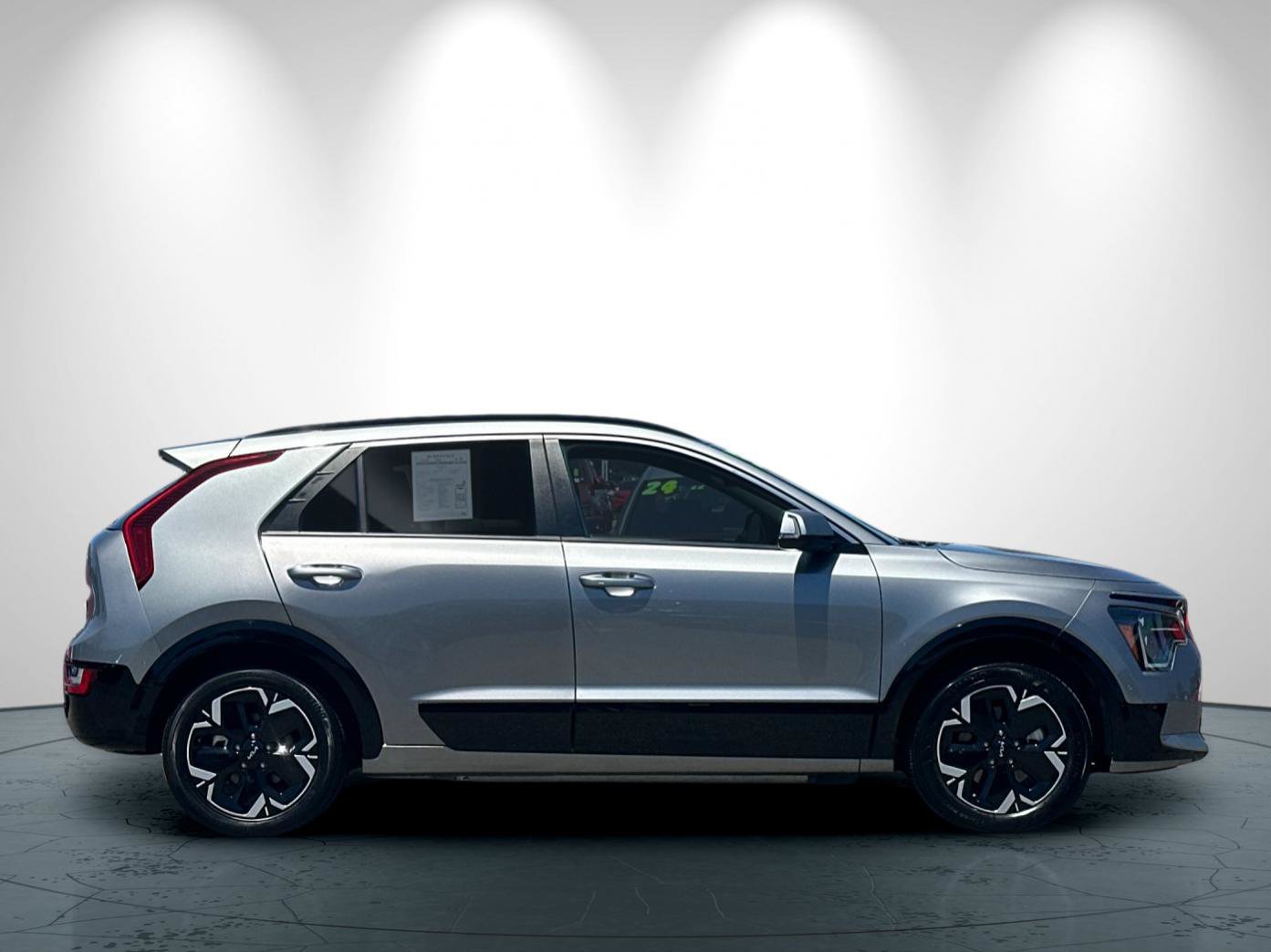 Used 2023 Kia Niro Wave FWD image 3