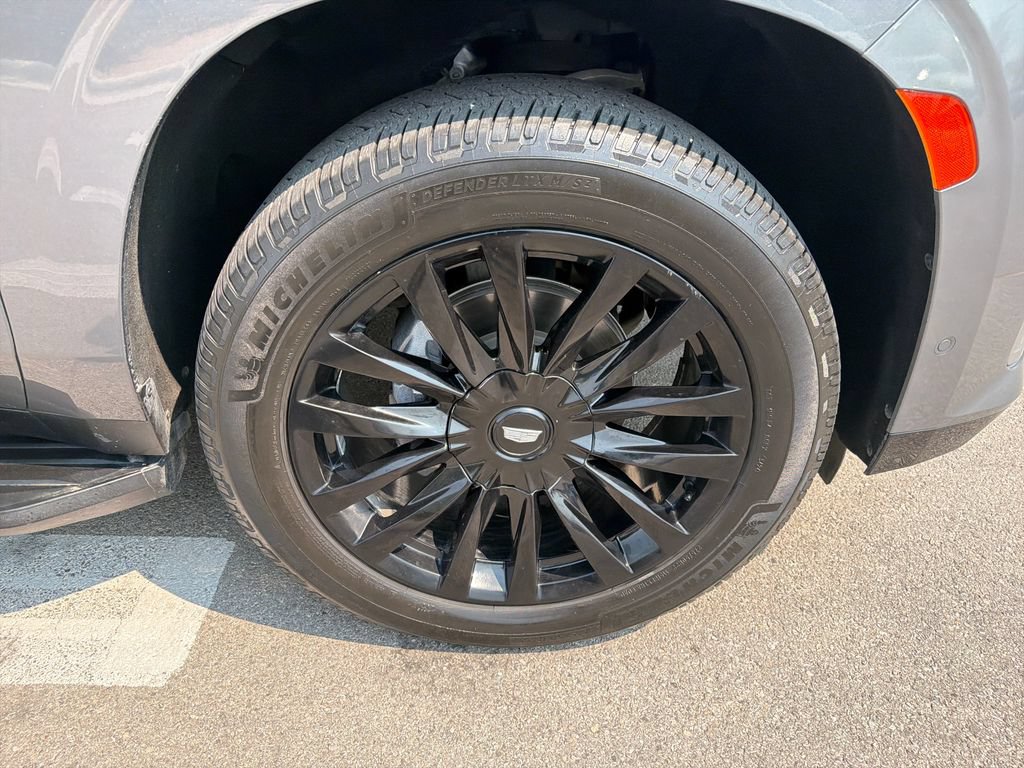 Used 2021 Cadillac Escalade Premium Luxury AWD/4WD image 18
