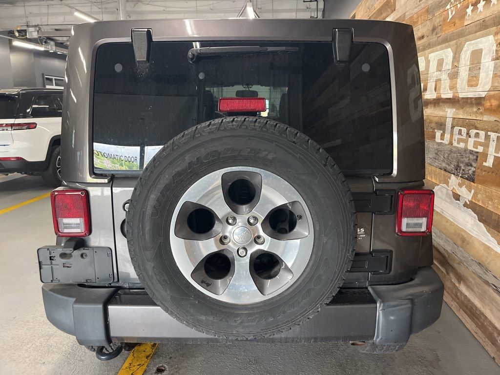 Used 2017 Jeep Wrangler Unlimited Sahara w/ Connectivity Group image 7