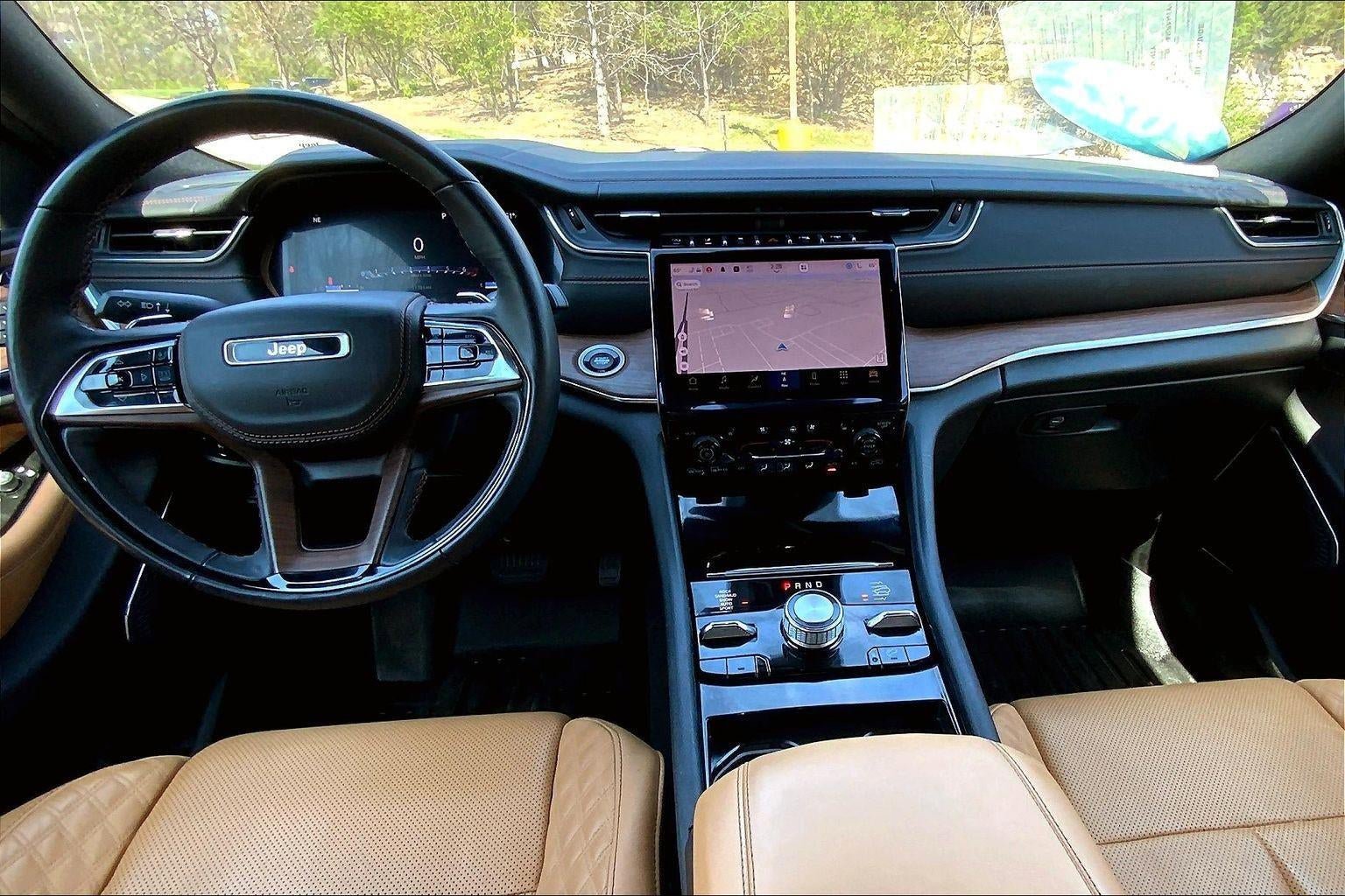 Used 2022 Jeep Grand Cherokee L Summit w/ Luxury Tech Group V AWD/4WD image 16