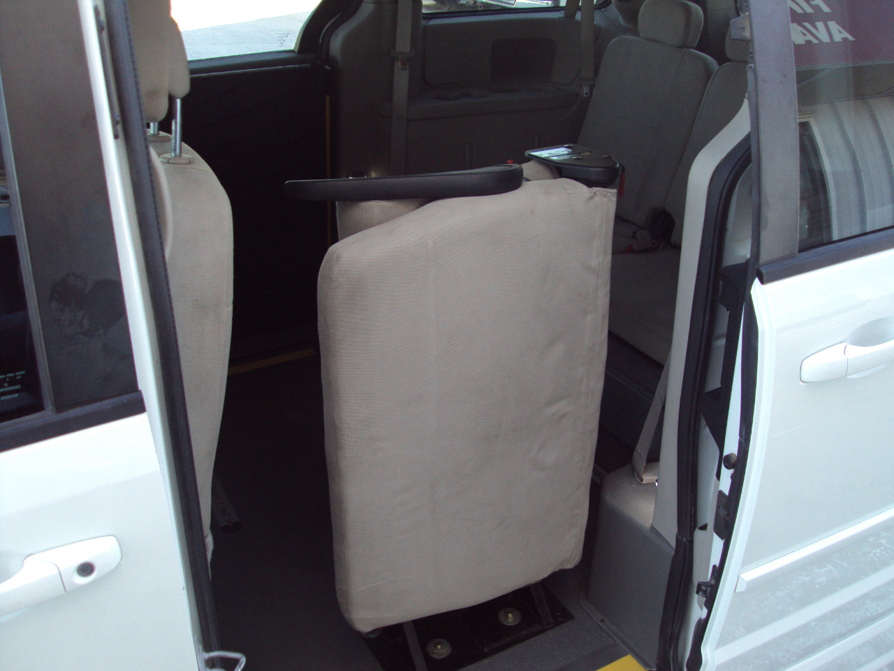 Used 2015 Dodge Grand Caravan SE w/ Quick Order Package 29E SE FWD image 16