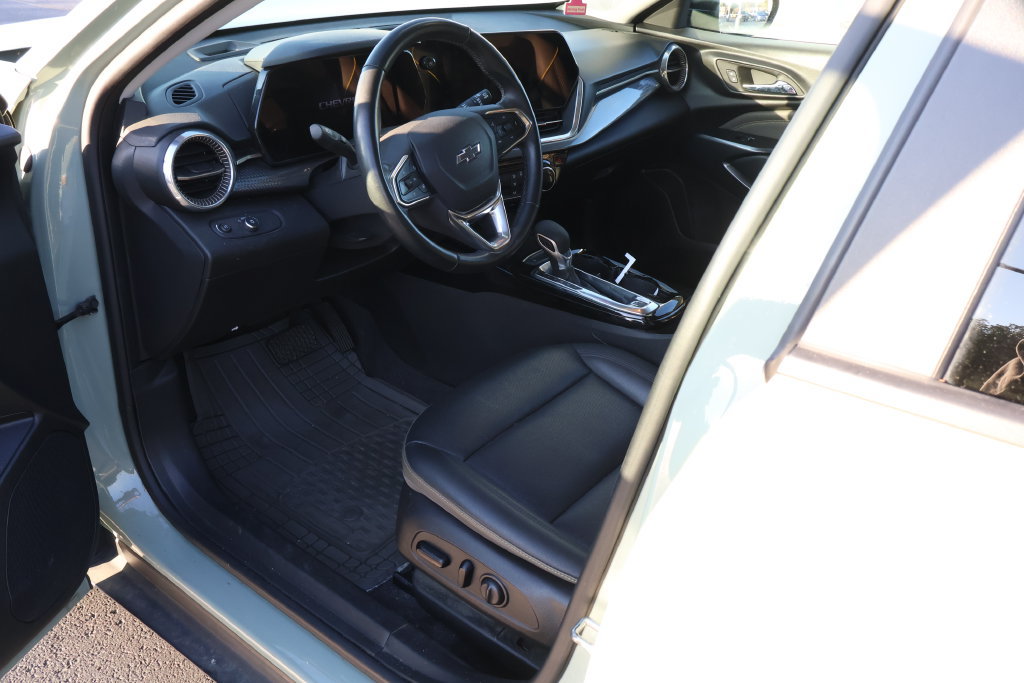 Used 2024 Chevrolet Trax ACTIV w/ Sunroof Package FWD image 8
