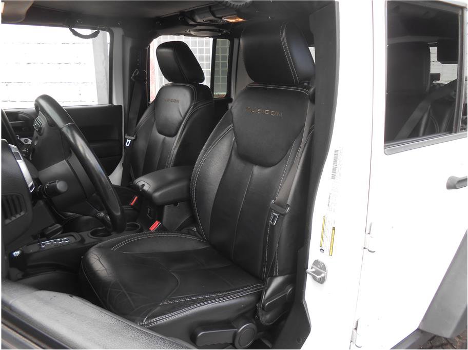 Used 2013 Jeep Wrangler Unlimited Rubicon w/ Connectivity Group AWD/4WD image 11