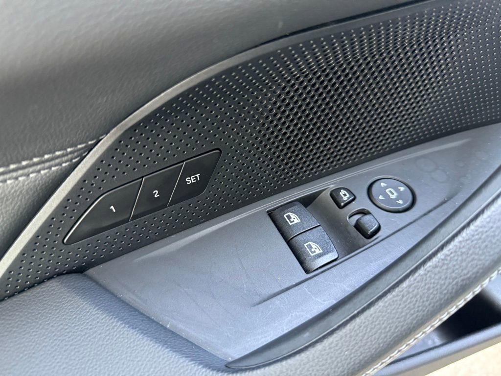 Used 2023 BMW M440i Coupe w/ Premium Package image 6