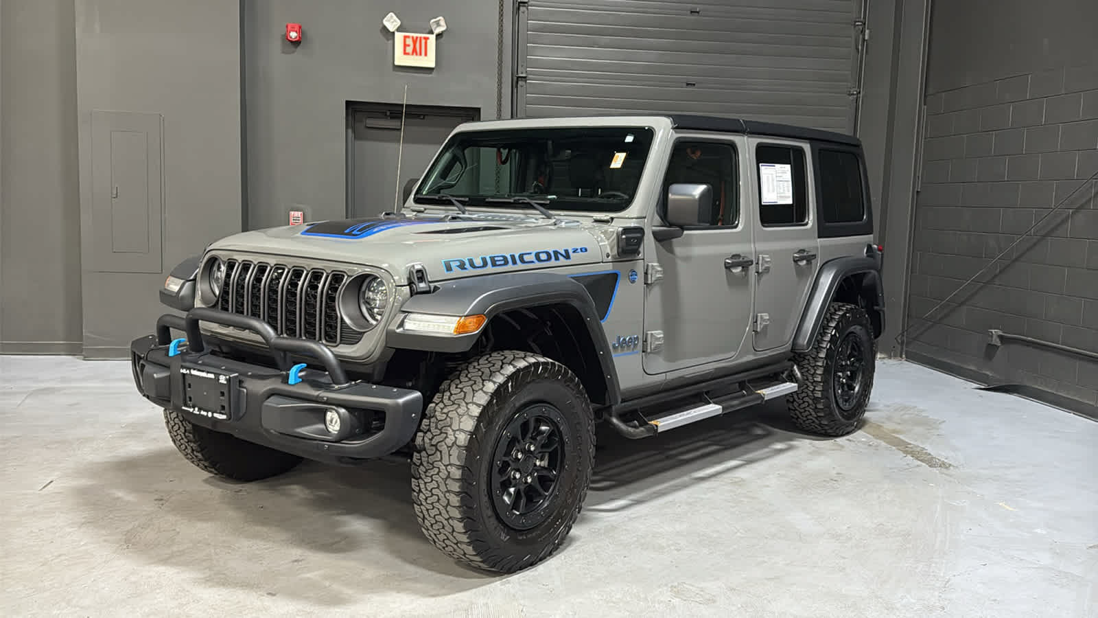 Used 2023 Jeep Wrangler Unlimited Rubicon 4xe AWD/4WD image 3