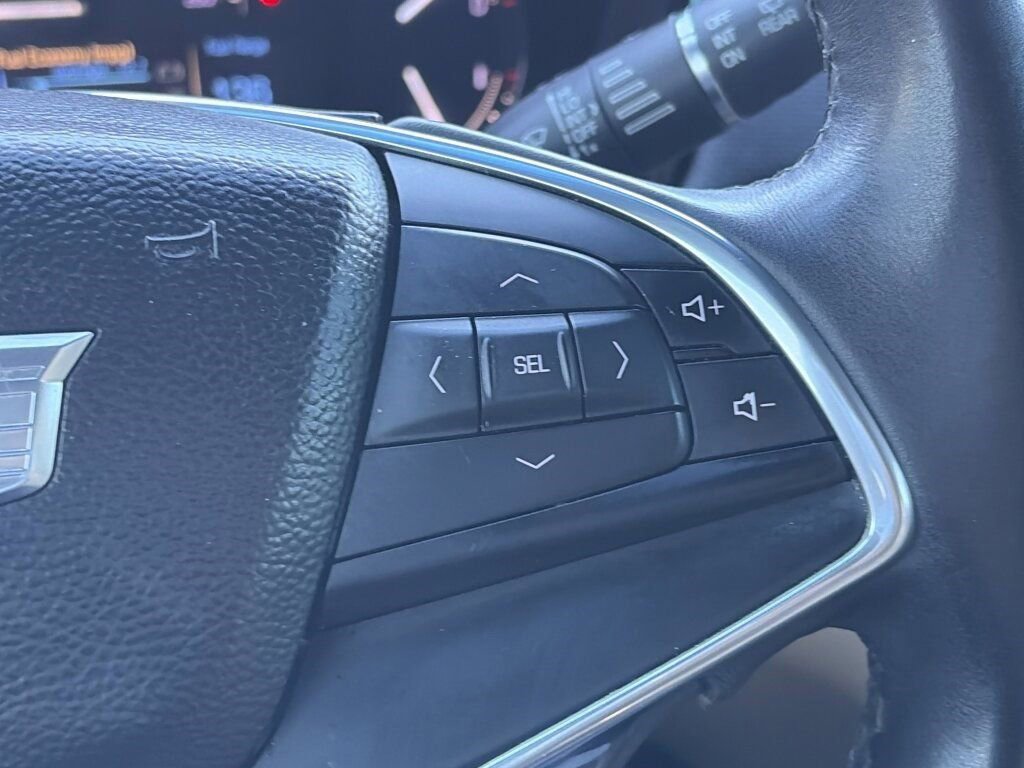 Used 2017 Cadillac XT5 FWD image 19