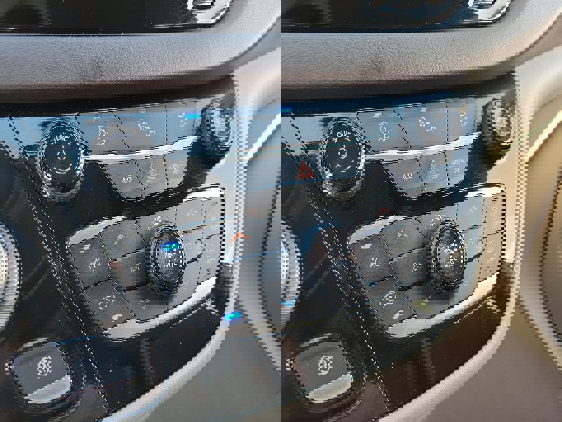 Used 2020 Chrysler Pacifica Touring w/ Tire & Wheel Group image 25