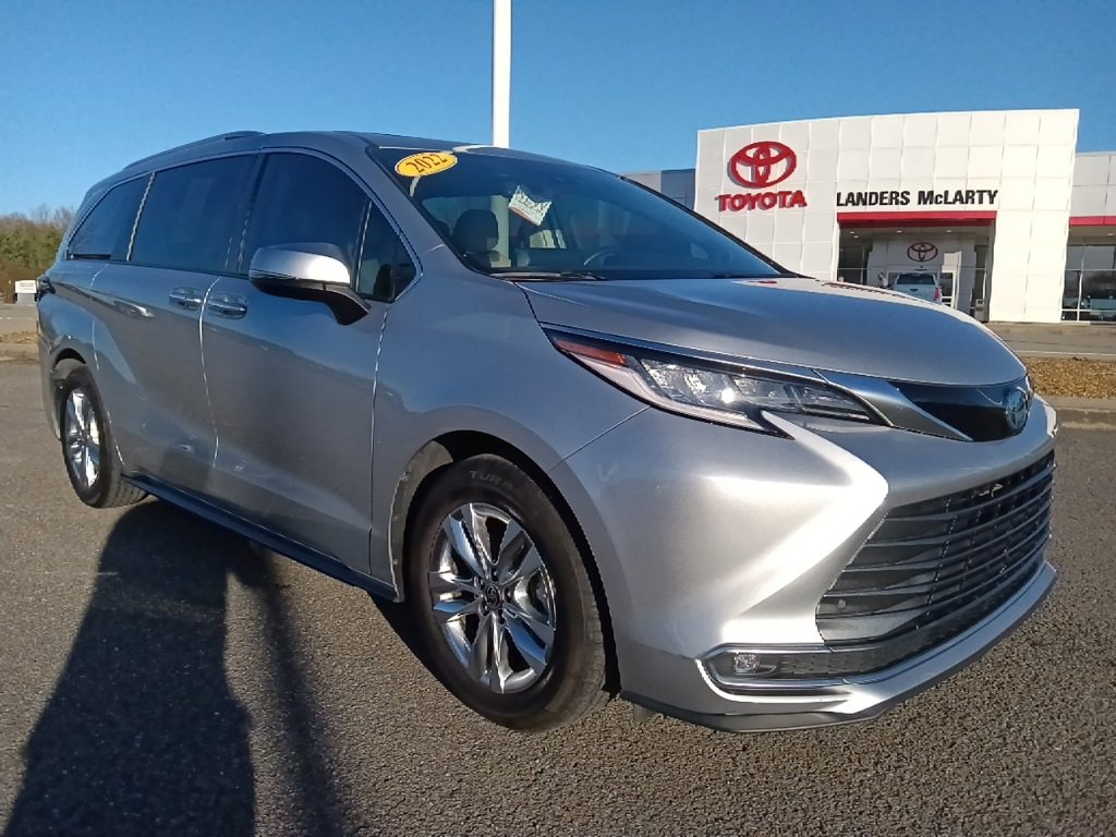 Used 2022 Toyota Sienna Limited image 1