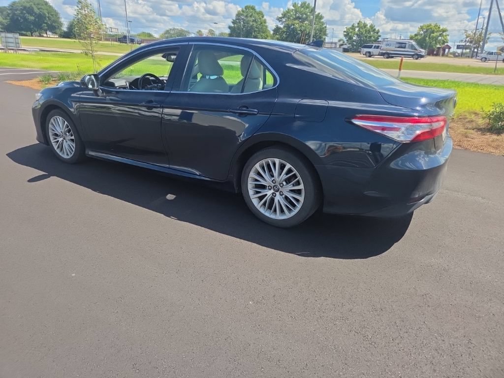 Used 2020 Toyota Camry XLE FWD image 9