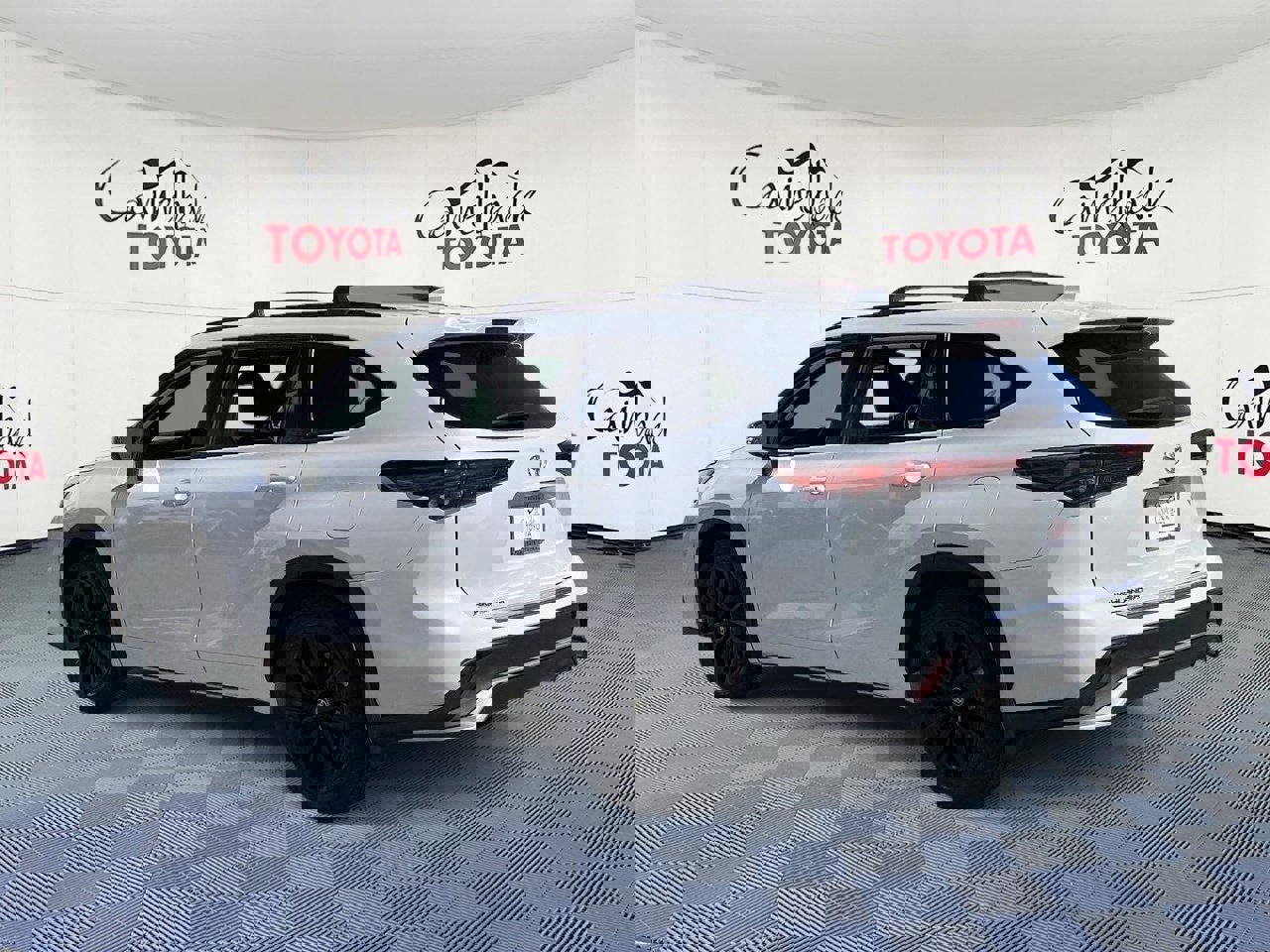 Used 2023 Toyota Highlander XSE image 5