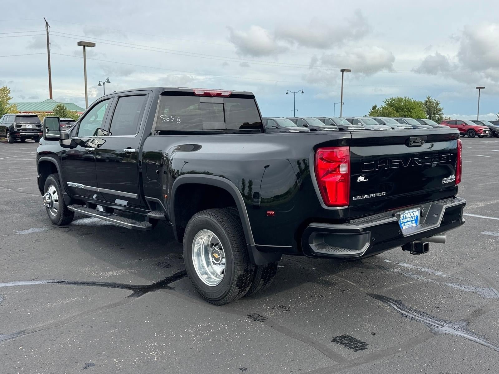 New 2026 Chevrolet Silverado 3500 High Country w/ Technology Package AWD/4WD image 4