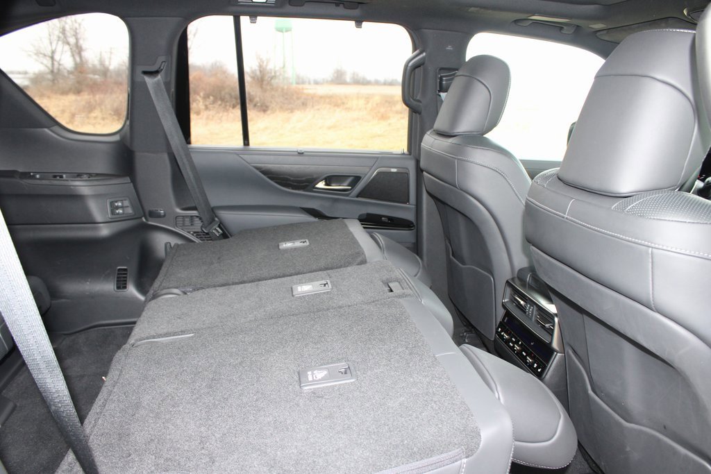 Used 2023 Lexus LX 600 4WD w/ Luxury Package image 28